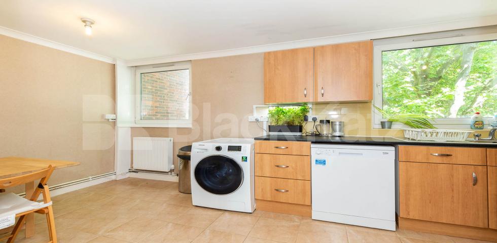 Recently decorated spacious 3 bed with a modern kitchen and bathroom Sanders Way, Archway / Crouch End